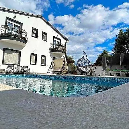 Nada Hotel 2*