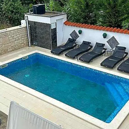 Hotel Nada 2*