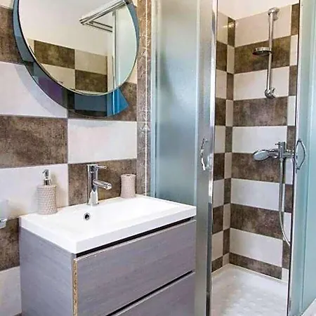 Nada Hotel 2*